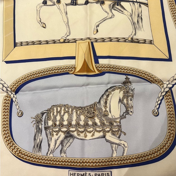 Hermes ‘ Grands Apparats Gorgeous blue, white, and gold square silk scarf 90 cm - Picture 15 of 15